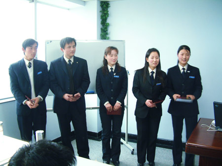 威龙公司2004年表彰暨2005年市场动员大会召开