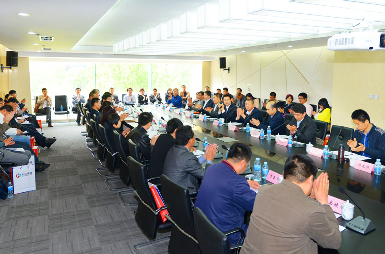 热烈庆祝潍坊企业家俱乐部联盟筹备会议暨第一届理事会一次会议胜利召开